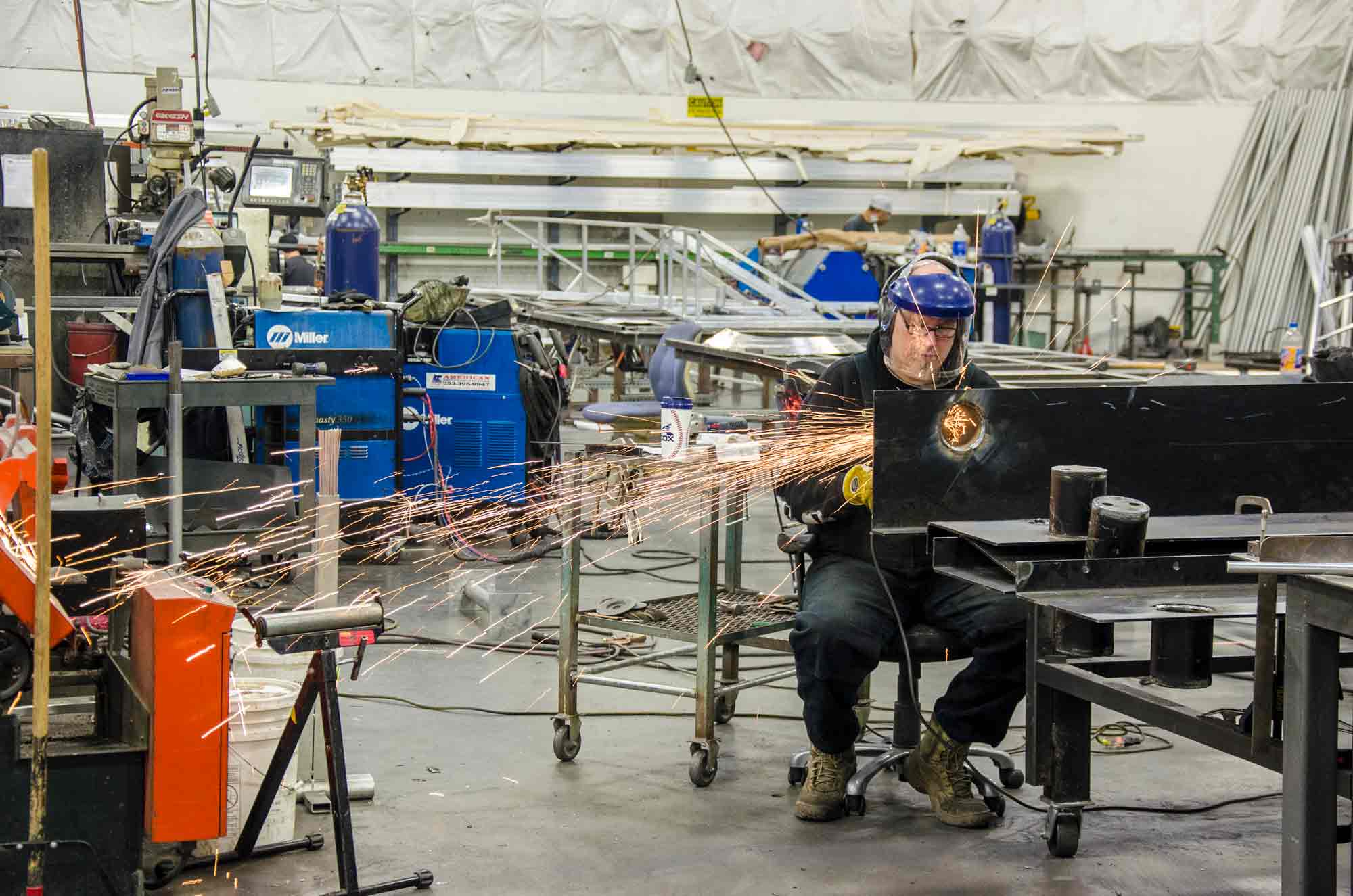 Rainier Metal Shop Employee 金属车间员工显示我们的焊接能力