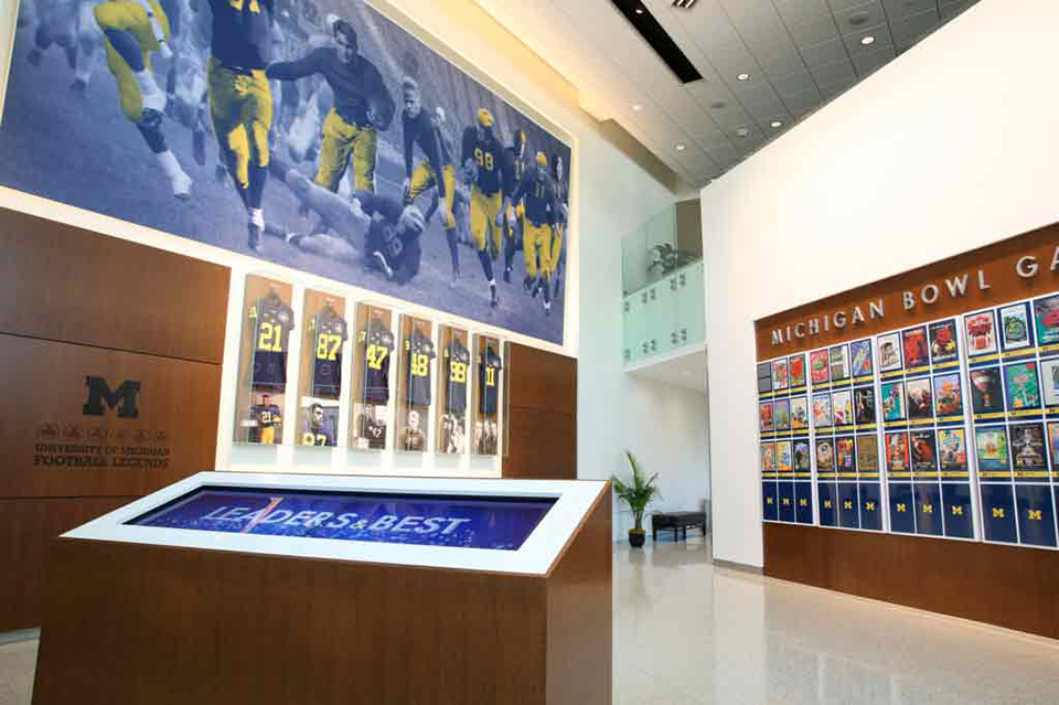 schembechler大厅改造为大学运动队密歇根大学足球