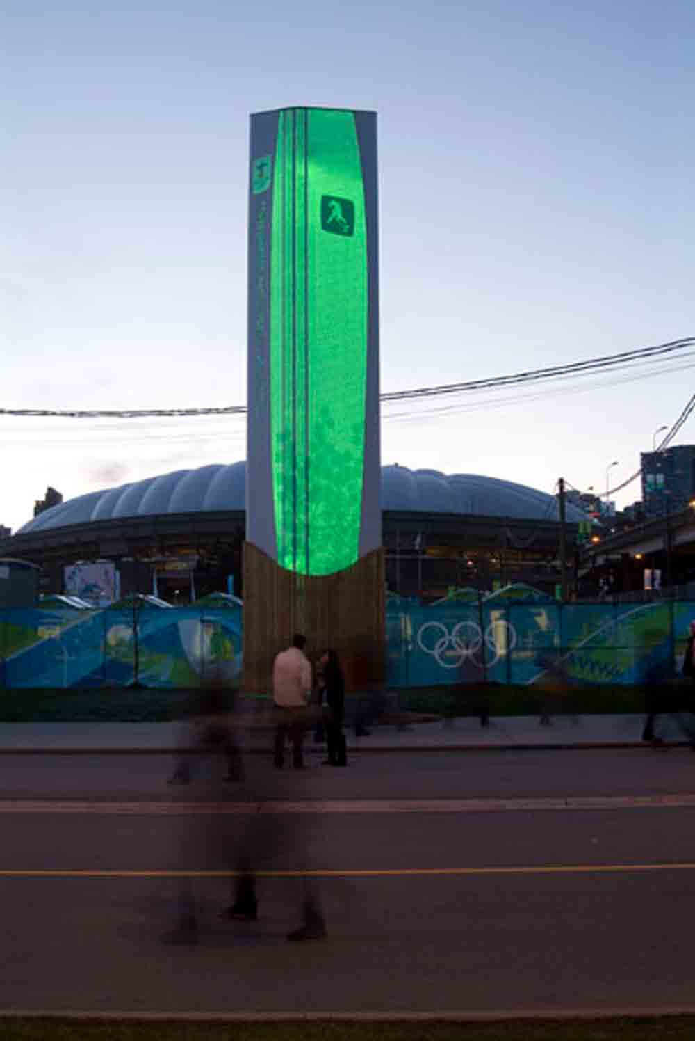 绿色点亮wayfinding标志塔为2010年冬季奥运会